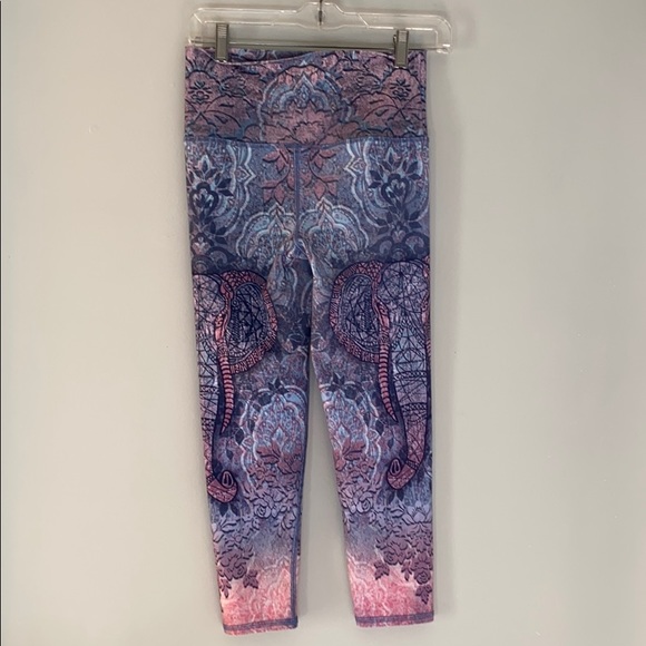 High-waisted Cropped Yoga Leggings with design - Picture 2 of 8